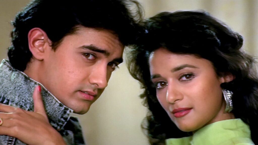 Aamir Khan Prank With Madhuri Dixit: माधुरी दीक्षित ने आमिर खान को हॉकी स्टिक से मारने की कोशिश की, इस वजह से