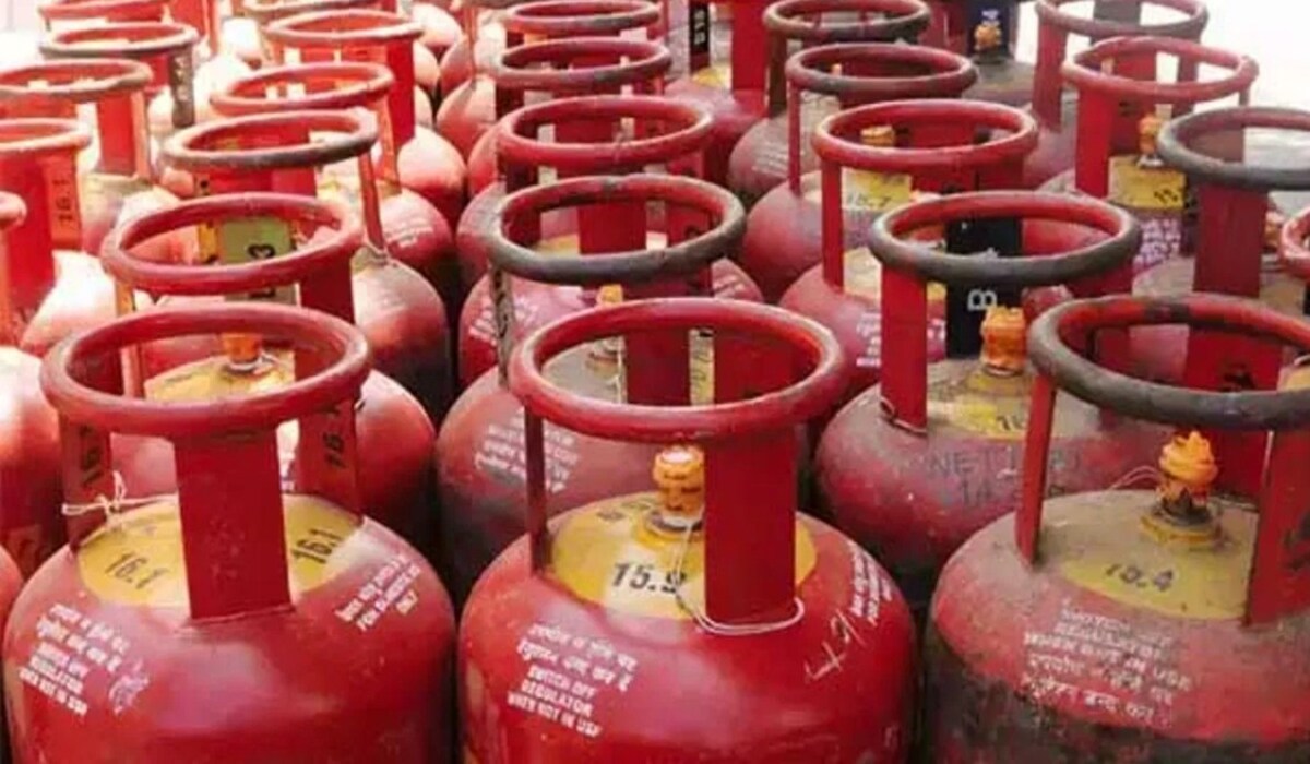 LPG Cylinder Price: LPG गैस सिलेंडर इतनी सस्ती हो गई है, जानिए अब इन बड़े शहरों में कितने में उपलब्ध है