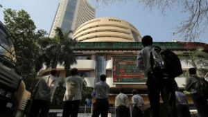 Stock market: Sensex में 2393.76 और Nifty में 414.85 अंकों की भारी गिरावट से बाजार खुला, जानें क्यों धड़ाम हुआ मार्केट